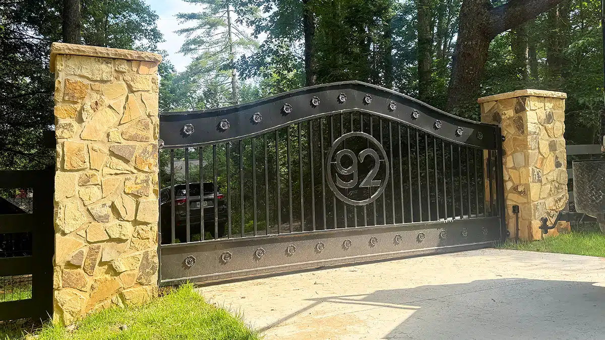 FAAC-hydraulic-driveway-gate-repaired-by-North-Georgia-Fence-Company-in-Ellijay-GA